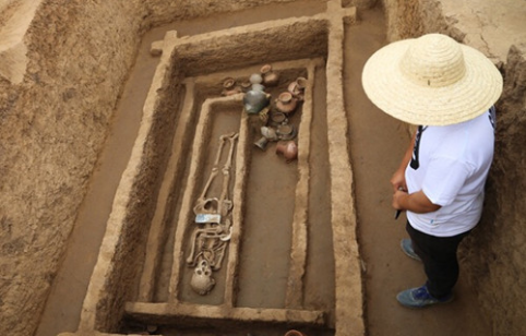 山东考古发现1.9米巨人遗骸