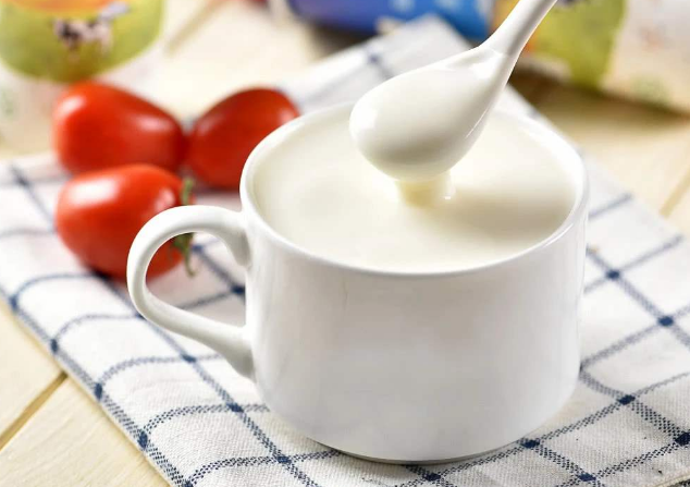 最新研究称喝全脂牛奶的孩子肥胖风险比喝低脂牛奶的孩子低