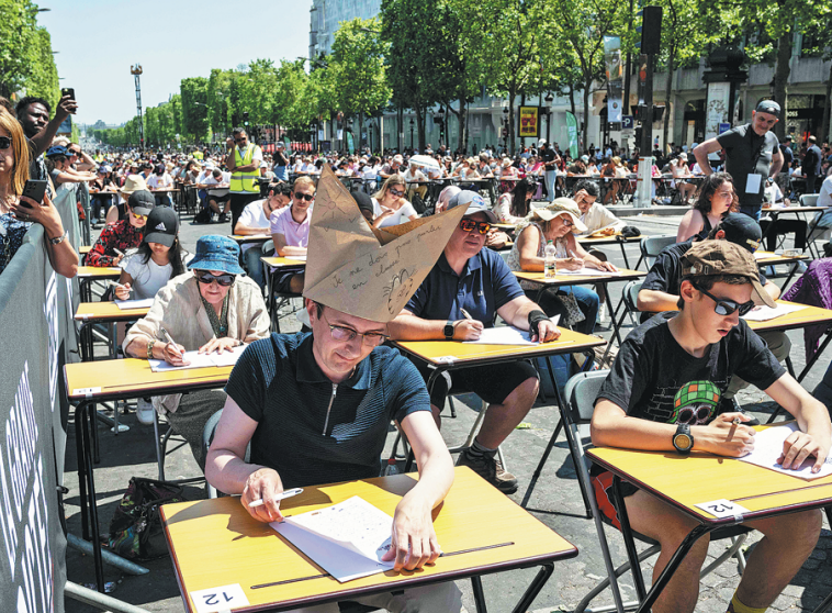 5000人参加“听写大赛”！法国香榭丽舍大道成最壮观“考场”