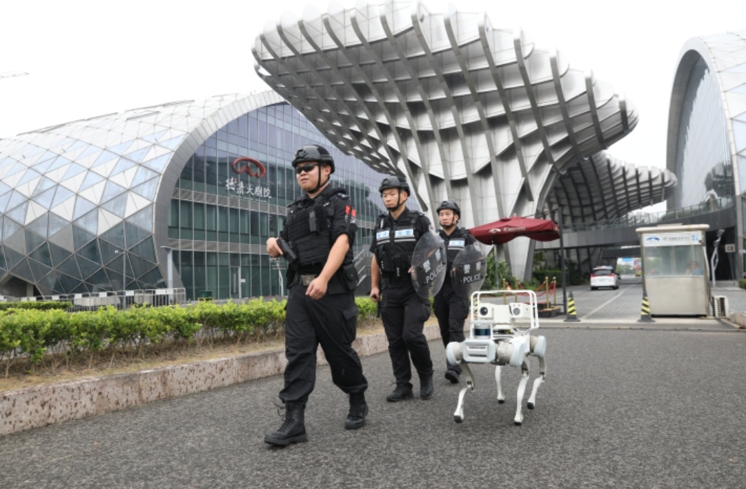 亚运会巡逻机器人上线 杭州亚运让办赛更智能
